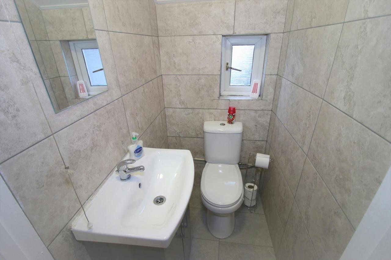 Free Local Parking - Fast Wifi - Sleeps 10 Guests By Property Promise Cardiff Exterior foto